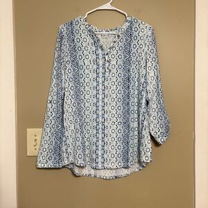 Relativity White Blue Geometric Pattern Long Sleeve V-Neck Shirt Buttons Large